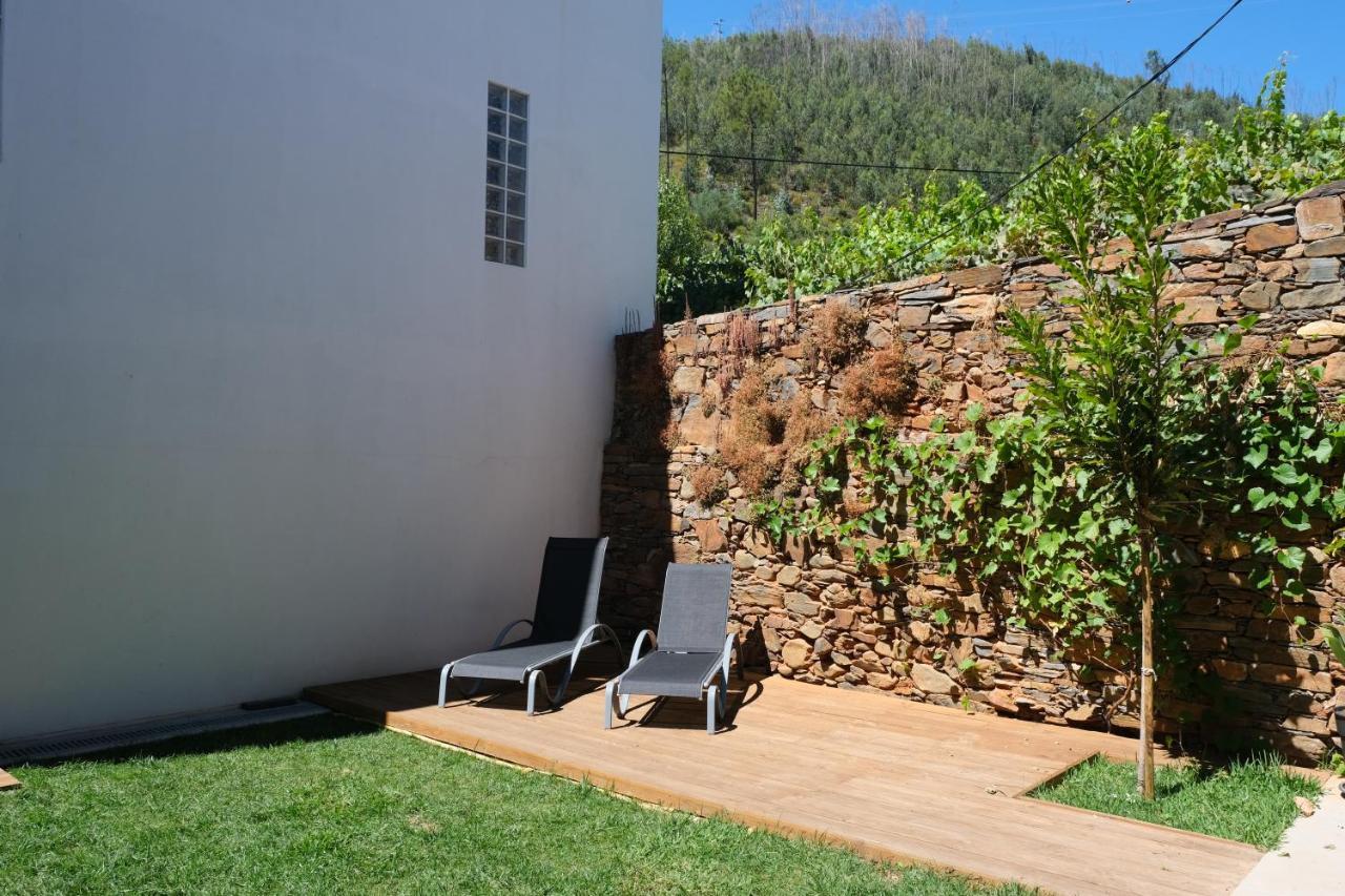 Casa Da Ribeira Guesthouse Cha de Alvares Exteriör bild